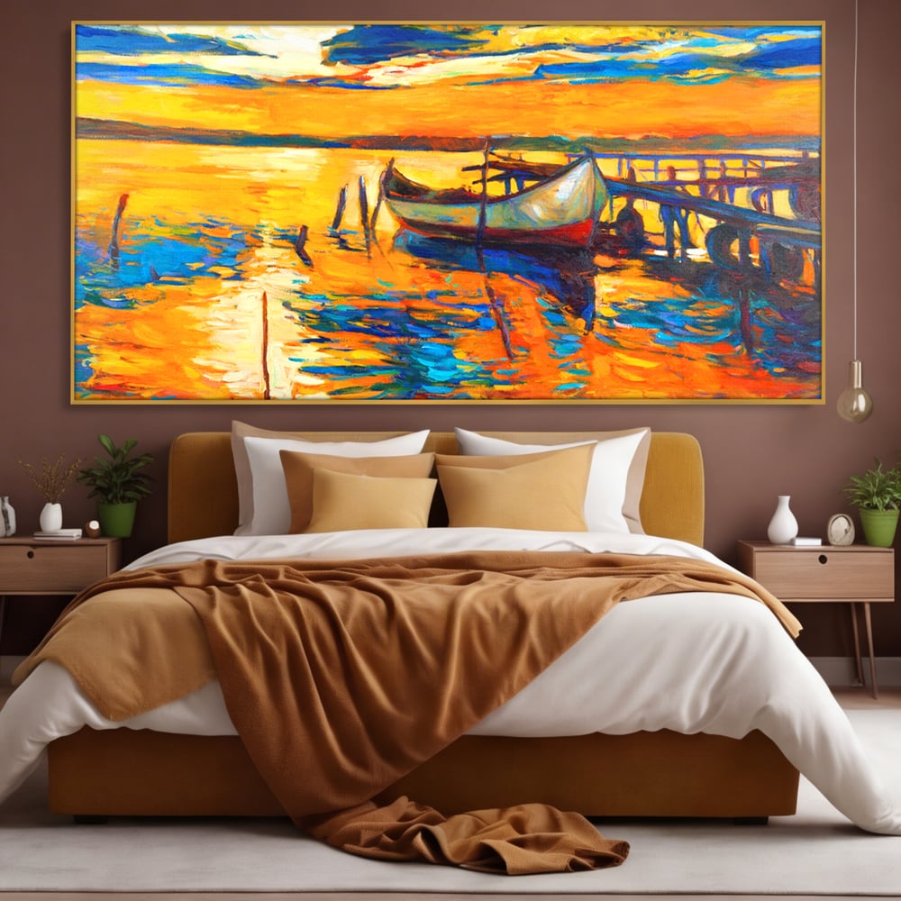 Tablou canvas cu pictura cu barca la apus, in rama de aluminiu auriu, pe perete intr-un dormitor